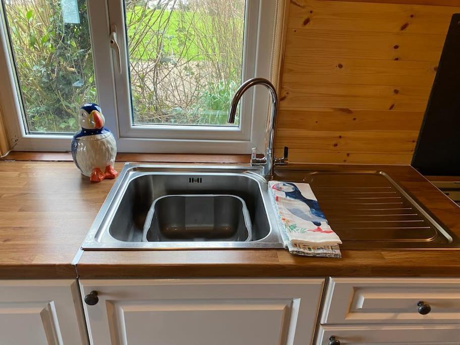 Idyllic Cornish Retreat At Puffin Lodge Helston Esterno foto